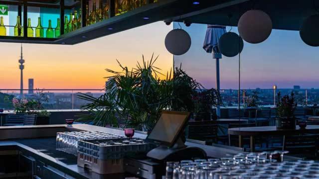 Great View To Allianz Arena & Free Garage Parking Apartment